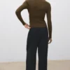Rippstrickpullover mit Rollkragen Rippstrickpullover mit Rollkragen
