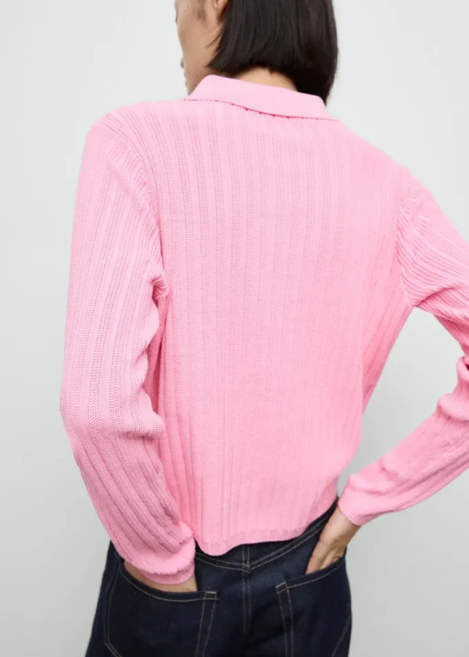Rippstrickpullover mit Rollkragen Rippstrickpullover mit Rollkragen