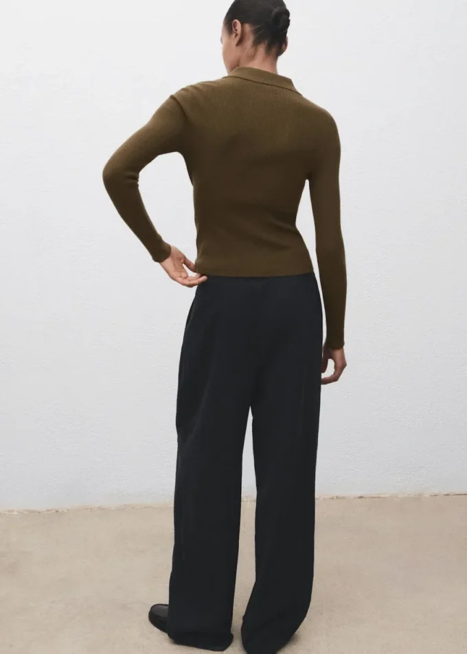 Rippstrickpullover mit Rollkragen Rippstrickpullover mit Rollkragen