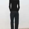 Rippstrickpullover mit U-Boot-Ausschnitt Rippstrickpullover mit U-Boot-Ausschnitt