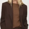 Rippstrickpullover mit U-Boot-Ausschnitt Rippstrickpullover mit U-Boot-Ausschnitt