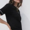 Rollkragenpullover mit kontrastierenden Verzierungen