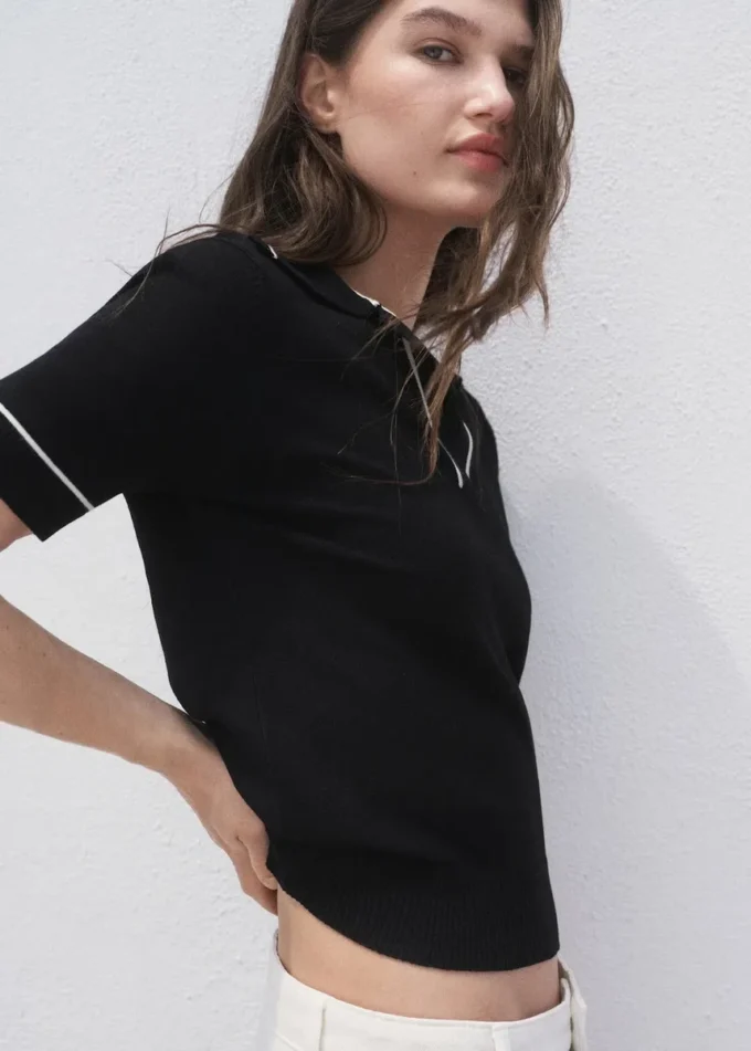 Rollkragenpullover mit kontrastierenden Verzierungen
