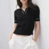 Rollkragenpullover mit kontrastierenden Verzierungen