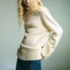 Rollkragenpullover mit Schlitzen