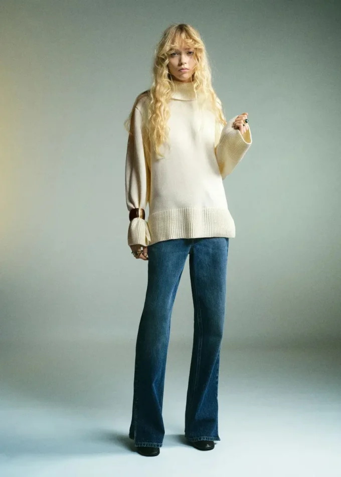Rollkragenpullover mit Schlitzen