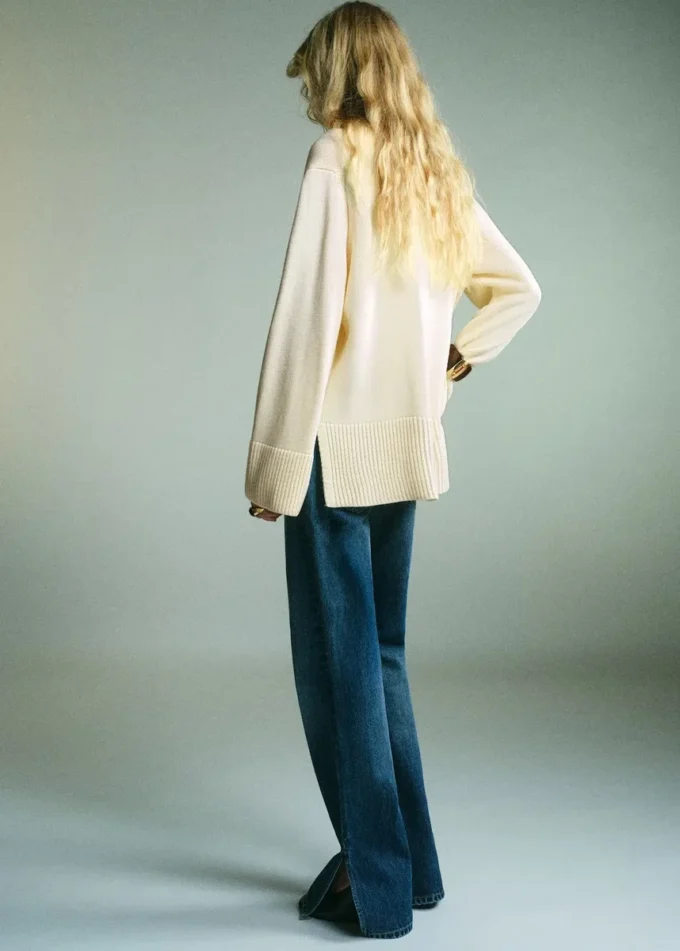 Rollkragenpullover mit Schlitzen
