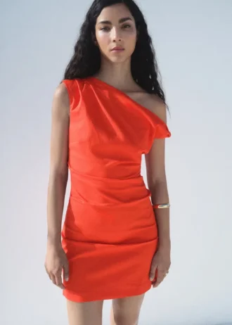 Rüschenkleid mit asymmetrischem Ausschnitt