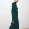 Rüschenkleid mit drapiertem Ausschnitt Rüschenkleid mit drapiertem Ausschnitt