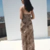 Rüschenkleid mit Leopardenmuster und Öffnung Rüschenkleid mit Leopardenmuster und Öffnung