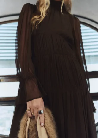 Rüschenkleid mit Puffärmeln