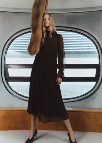 Rüschenkleid mit Puffärmeln
