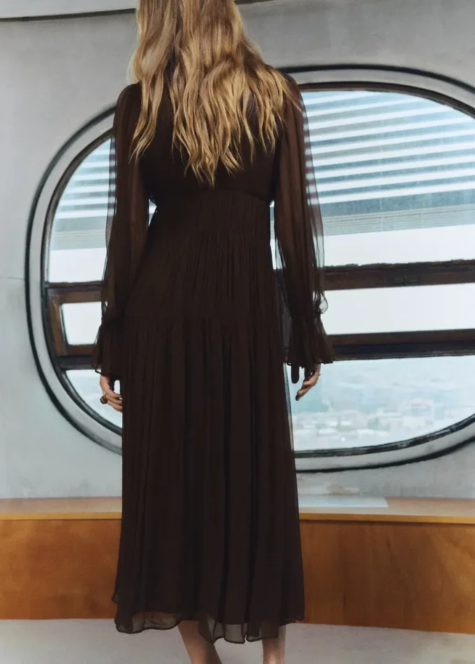 Rüschenkleid mit Puffärmeln Rüschenkleid mit Puffärmeln