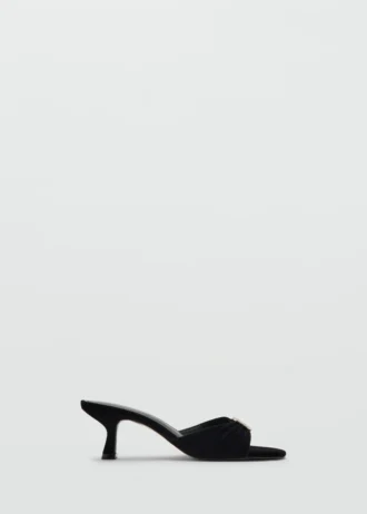 Samt-Sandalen mit Schmuckverzierung