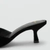 Samt-Sandalen mit Schmuckverzierung Samt-Sandalen mit Schmuckverzierung