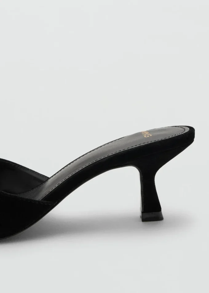 Samt-Sandalen mit Schmuckverzierung Samt-Sandalen mit Schmuckverzierung