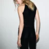 Samt-Top mit Neckholder und Knebelverschluss Samt-Top mit Neckholder und Knebelverschluss