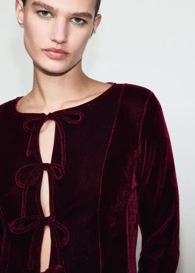 Samtbluse mit Schleifen Samtbluse mit Schleifen