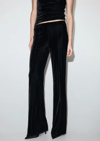 Samtige Hose mit Nahtdetails