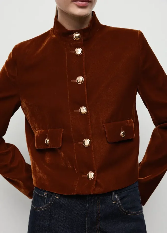 Samtjacke mit Knöpfen