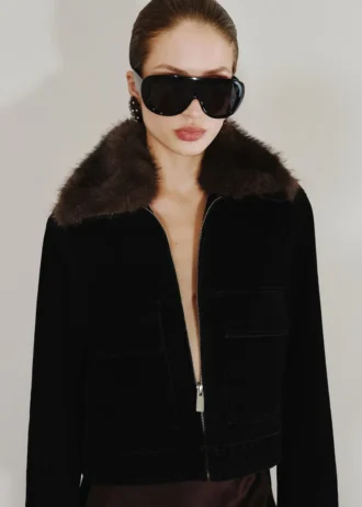 Samtjacke mit Pelzkragen