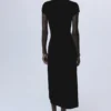 Samtkleid mit Knebelverschlüssen und Schlitz Samtkleid mit Knebelverschlüssen und Schlitz
