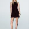 Samtkleid mit Nähten Samtkleid mit Nähten