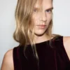 Samtkleid mit Nähten Samtkleid mit Nähten