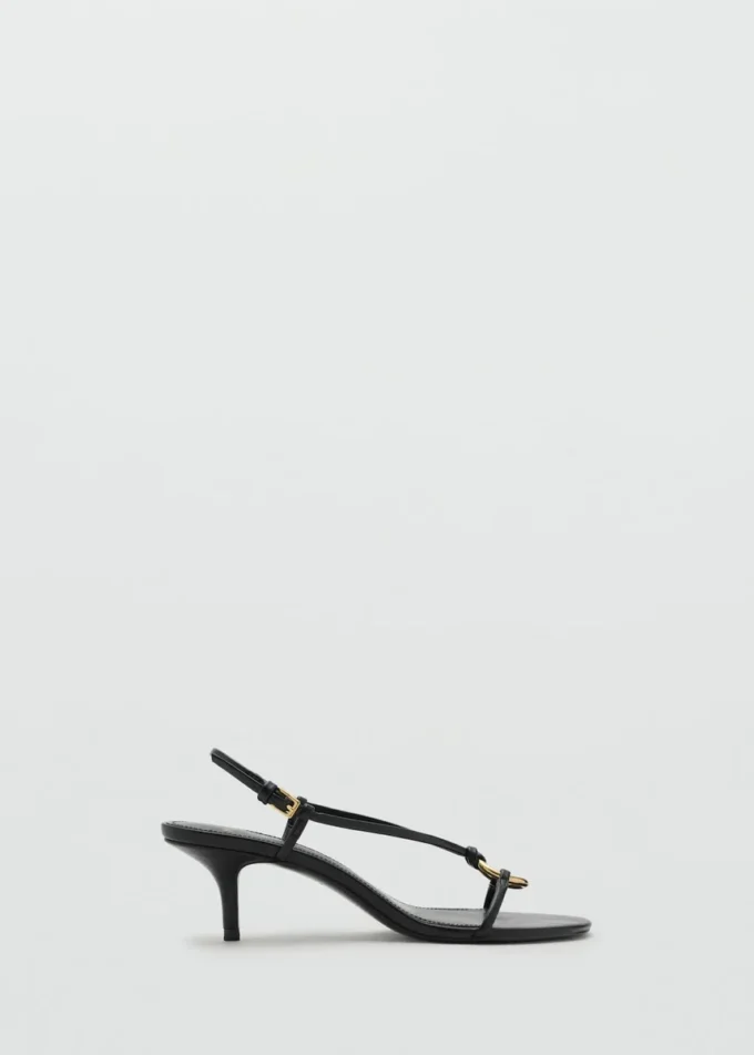 Sandale mit Absatz und Ringdetail Sandale mit Absatz und Ringdetail