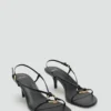 Sandale mit Absatz und Ringdetail Sandale mit Absatz und Ringdetail