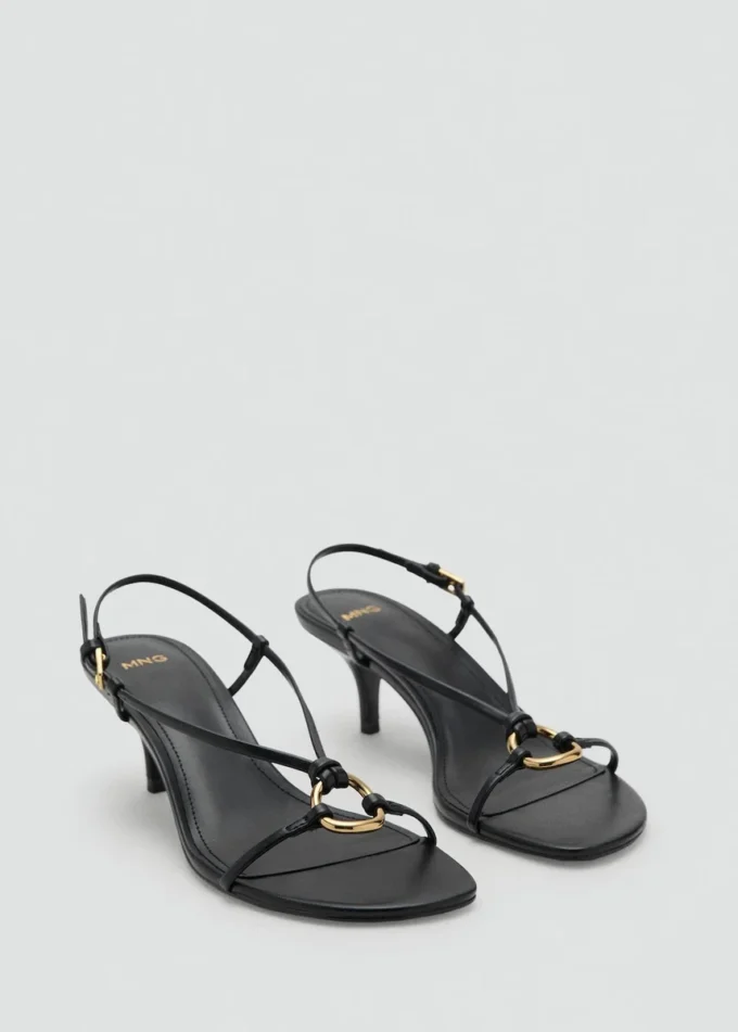 Sandale mit Absatz und Ringdetail Sandale mit Absatz und Ringdetail