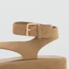 Sandalen aus Spaltleder mit Schnalle