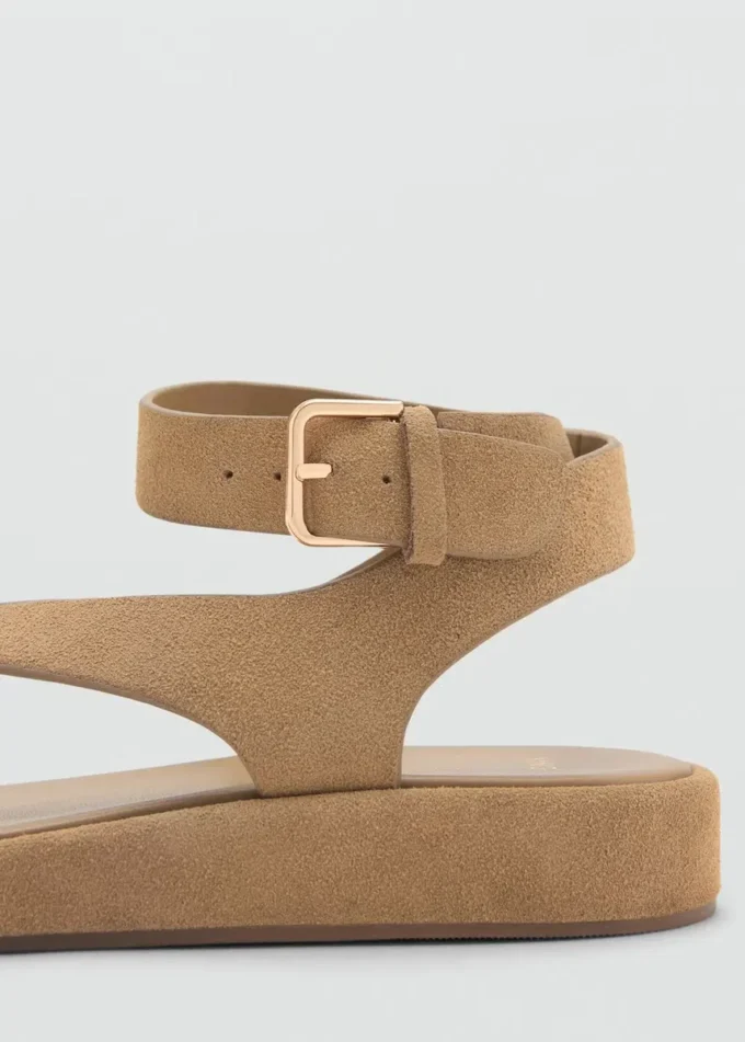 Sandalen aus Spaltleder mit Schnalle
