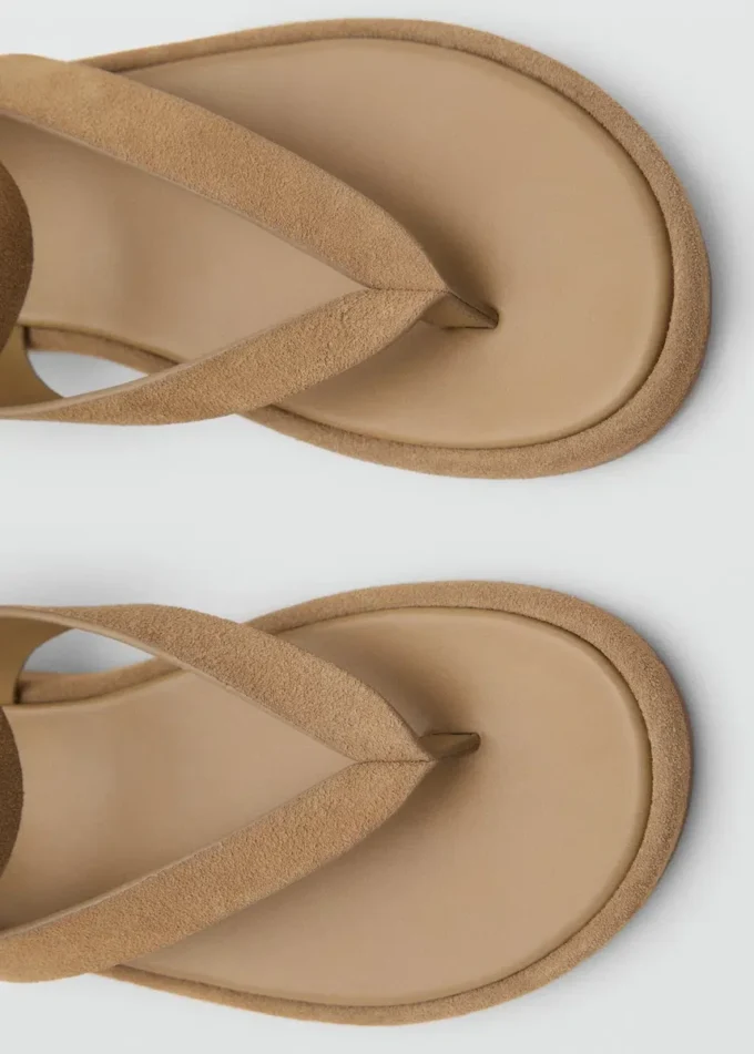 Sandalen aus Spaltleder mit Schnalle