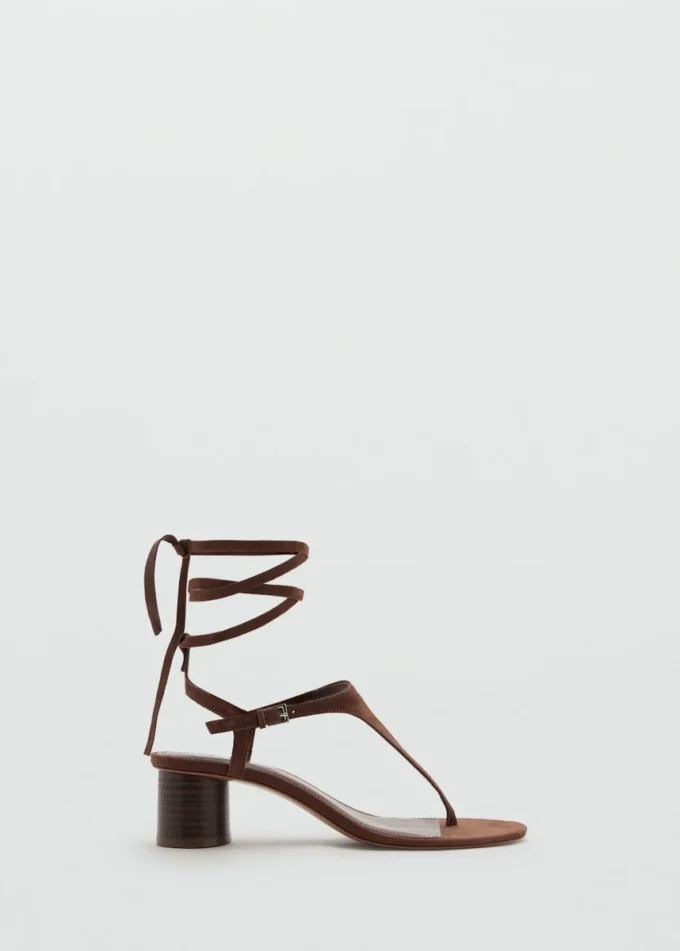 Sandalen mit Absatz aus Wildleder Sandalen mit Absatz aus Wildleder