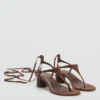 Sandalen mit Absatz aus Wildleder Sandalen mit Absatz aus Wildleder