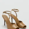 Sandalen mit Absatz und Knöchelriemen