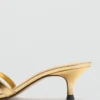Sandalen mit Kitten-Heel und Riemchen Sandalen mit Kitten-Heel und Riemchen