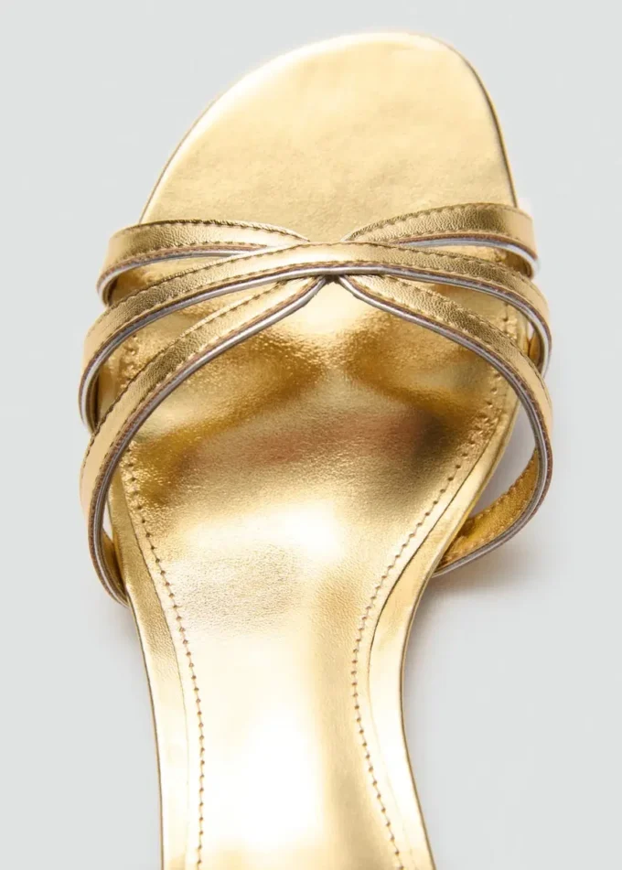 Sandalen mit Kitten-Heel und Riemchen Sandalen mit Kitten-Heel und Riemchen