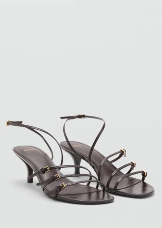 Sandalen mit Kitten-Heel und Schnalle