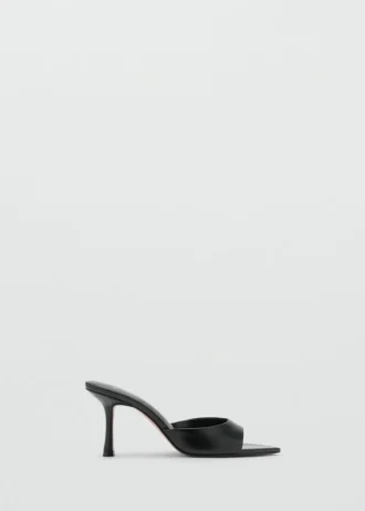 Sandalen mit spitzen Absätzen