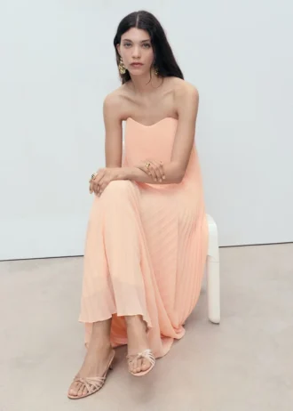 Sandalen mit Strassbesatz und Kitten-Absatz Sandalen mit Strassbesatz und Kitten-Absatz