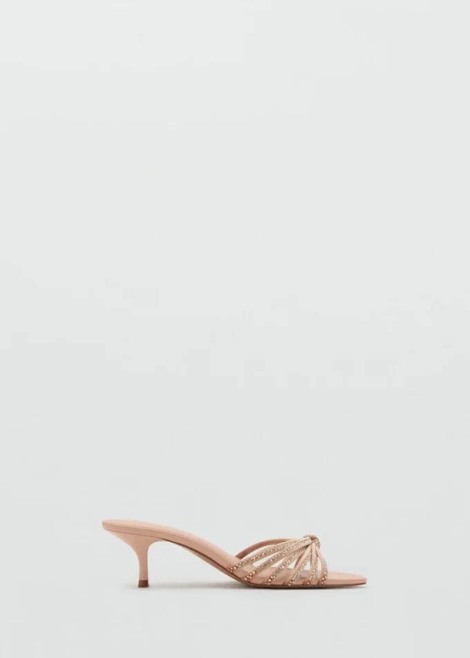 Sandalen mit Strassbesatz und Kitten-Absatz Sandalen mit Strassbesatz und Kitten-Absatz