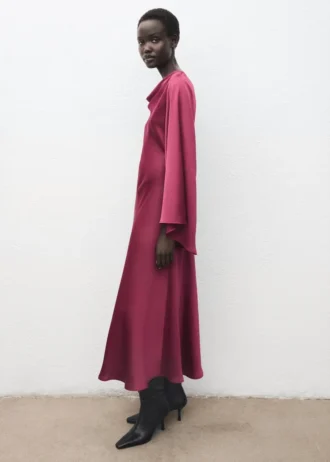 Satin-Kleid mit ausgestellten Ärmeln