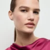 Satin-Kleid mit ausgestellten Ärmeln Satin-Kleid mit ausgestellten Ärmeln