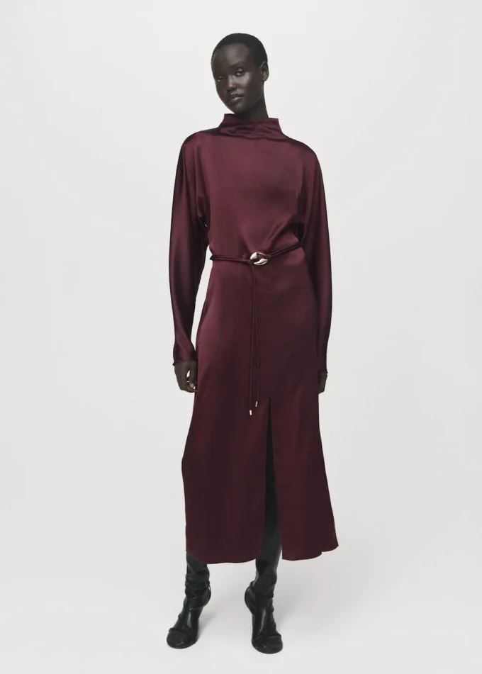 Satin-Kleid mit Gürtel Satin-Kleid mit Gürtel