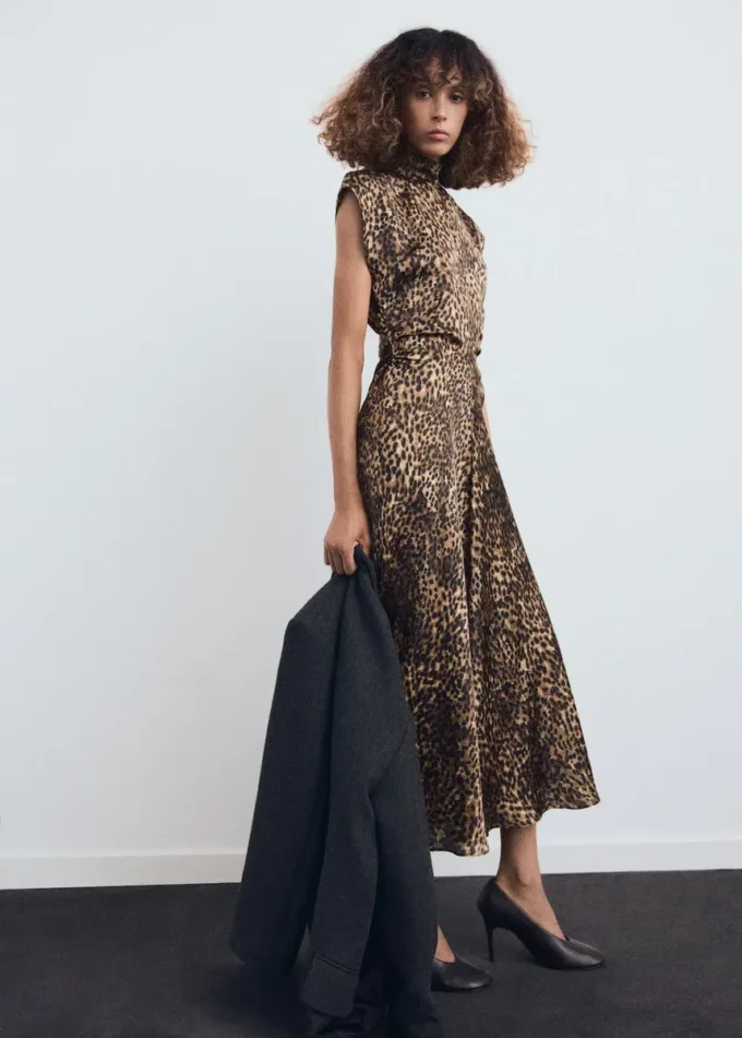 Satin-Kleid mit Leopardenmuster Satin-Kleid mit Leopardenmuster