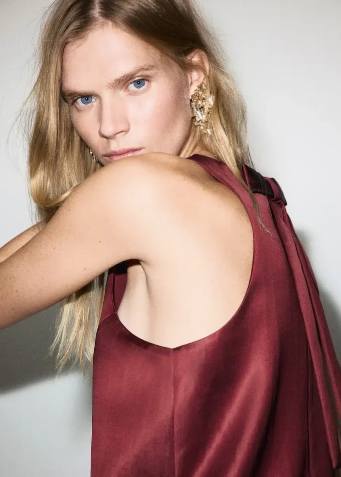 Satin-Kleid mit Schleife Satin-Kleid mit Schleife