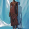 Satin-Kleid mit tiefem Ausschnitt
