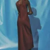 Satin-Kleid mit tiefem Ausschnitt